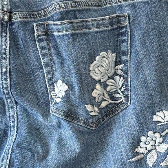 Torrid Embroidered Blue Denim Jeans Bird Floral Embellished Size 18 - Picture 5 of 12